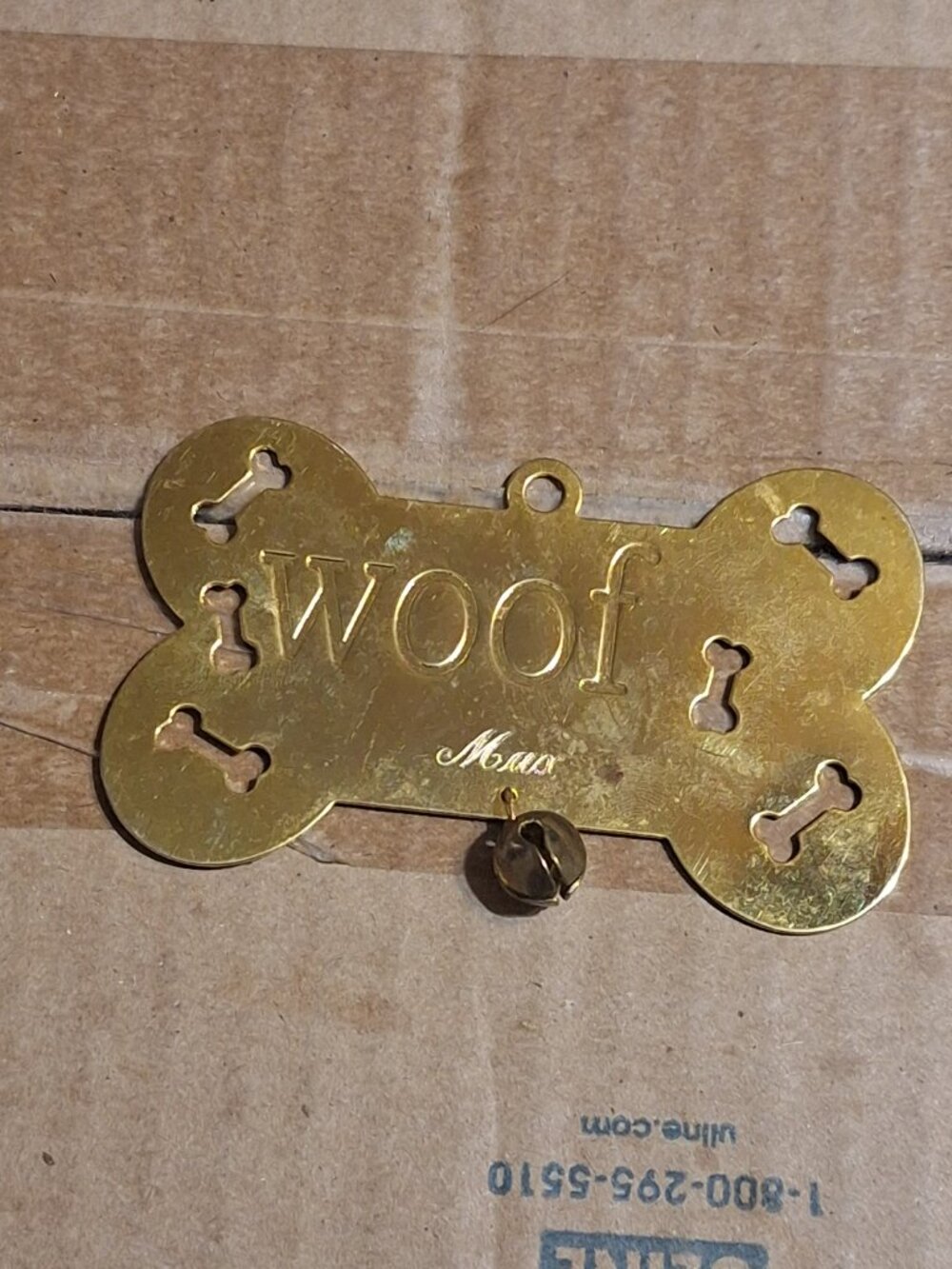Woof ornament - max